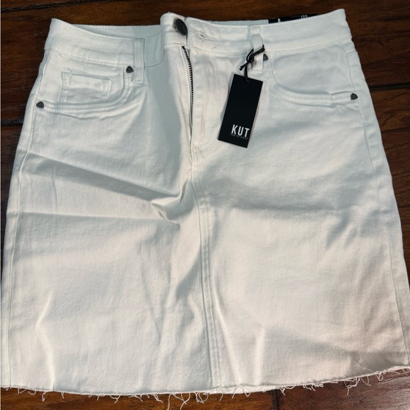 Kut from the kloth women’s white denim mini skirt. Size 6 NWT. distressed hem - Picture 2 of 6